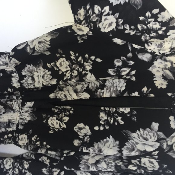 Floral long-sleeve romper - Picture 2 of 5